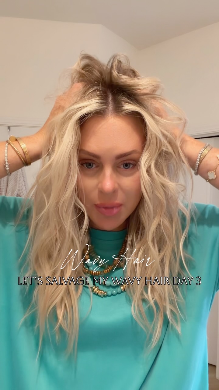salvaging my waves - top products I recommend for those lived in waves! 🤍✨
Comment: WAVY for a DM to shop or head to my bio! Outfit details here too🤏🏼! 

these products all work on wet or dry hair & the iron I went down to 3/4” and either wrap or use quickly on very few pieces. The goal is less is more and embrace the messy! 

Stay tuned for pt.2 from wet to dry! Lmk if you want to see more👀

@itsmessy & @hairitagebymindy changed the game for me! Not sponsored & strongly feel they nailed the products as a stylist! 🙌🏻💯

Wavy hair, wavy, summer hair, beach waves, tutorial, how to, hair care, hair products, texture spray, volume, hairstylist, Chicago, weekend, beach hair, natural waves, lived in waves, summer styles, summer 2026