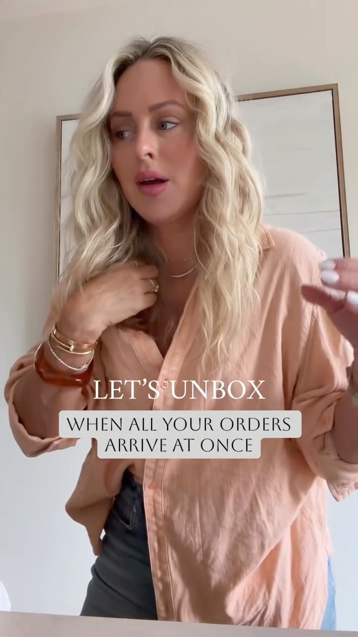 let’s unbox👀🤏🏼 when all your orders arrive at once! 
comment: SHOP for a DM to grab these goodies or head to my bio! 

All keepers & packing the rest! ✈️

Spring fashion. Spring style. Resort wear. Summer. Beach. Target finds. Affordable fashion. Style over 40. Matching set. Women’s fashion. Spring 2026. Chicago. Weekend. Sweats. Linen. Summer fashion.